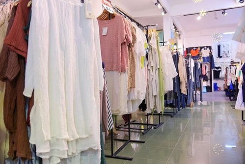 這里的品牌衣服 白菜價 工廠換季清倉 全場夏裝15元至60元 件