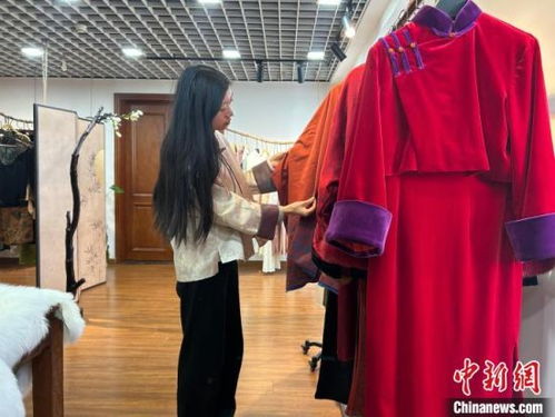 新年服飾 私人定制 走俏 老式裁縫鋪迎新機