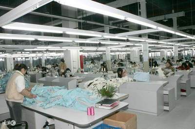 很多人嘆苦經(jīng)服裝加工廠太難做,看看這家工廠老板如何悶聲發(fā)大財(cái)